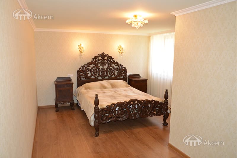 Квартира · 4 комн. · 108 м² · Кентрон