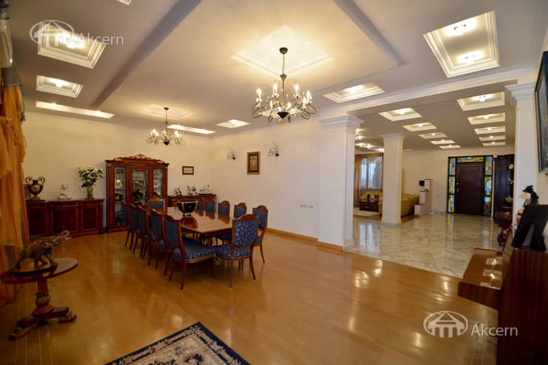 Особняк · 6 комн. · 437 м² · Аван