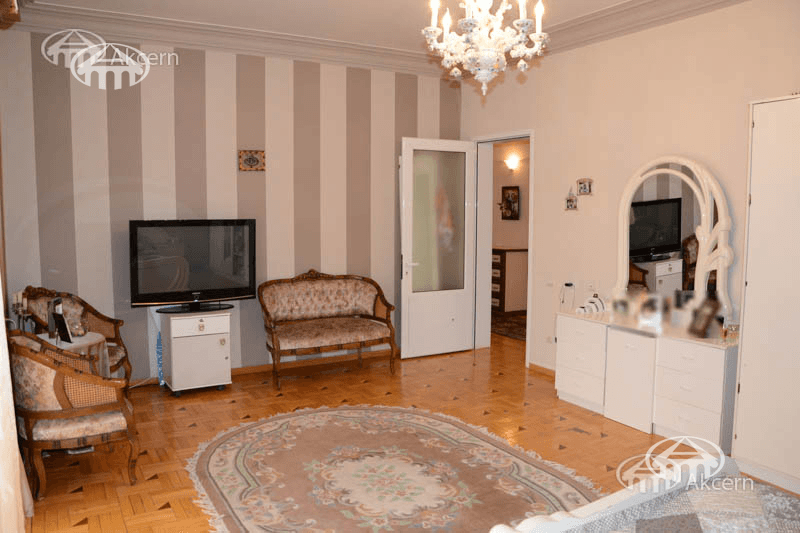 Mansion · 7 rooms · 560 m² · Kentron