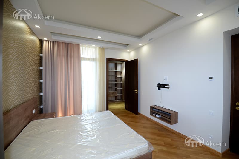 House · 5 rooms · 500 m² · Ajapnyak