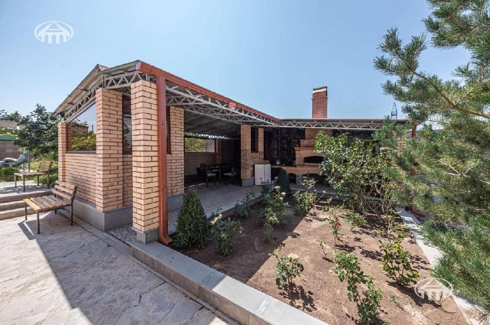 Mansion · 5 rooms · 367 m² · Nor Erznka