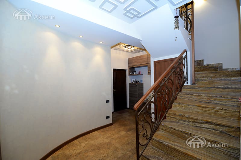 Дом · 4 комн. · 210 м² · Канакер-Зейтун