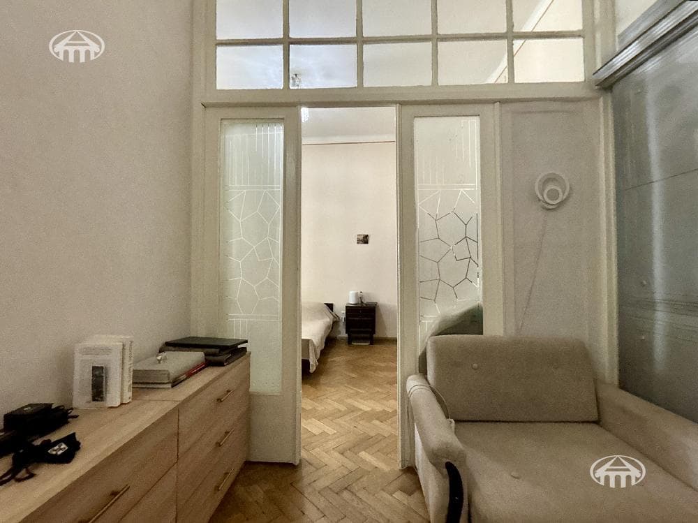 Apartment · 2 rooms · 83 m² · Kentron