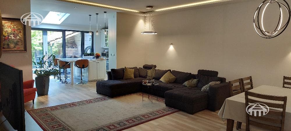 Особняк · 6 комн. · 320 м² · Птгни