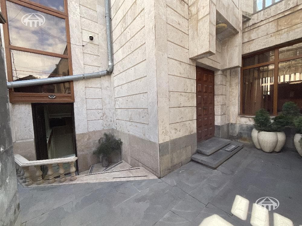 Mansion · 7 rooms · 700 m² · Arabkir