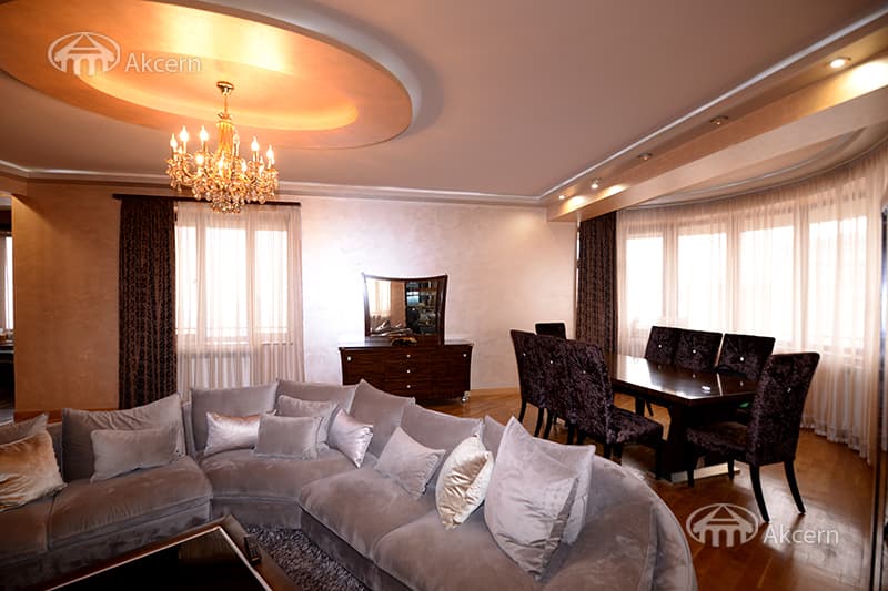 Квартира · 3 комн. · 179 м² · Арабкир