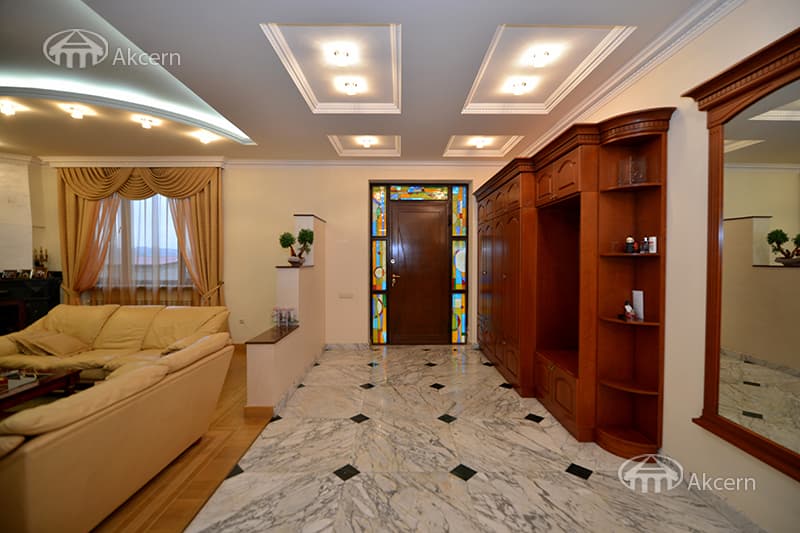 Mansion · 5 rooms · 440 m² · Avan