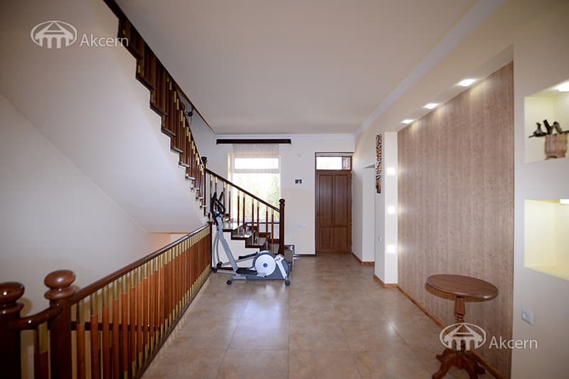 Office · 335 m² · Kentron