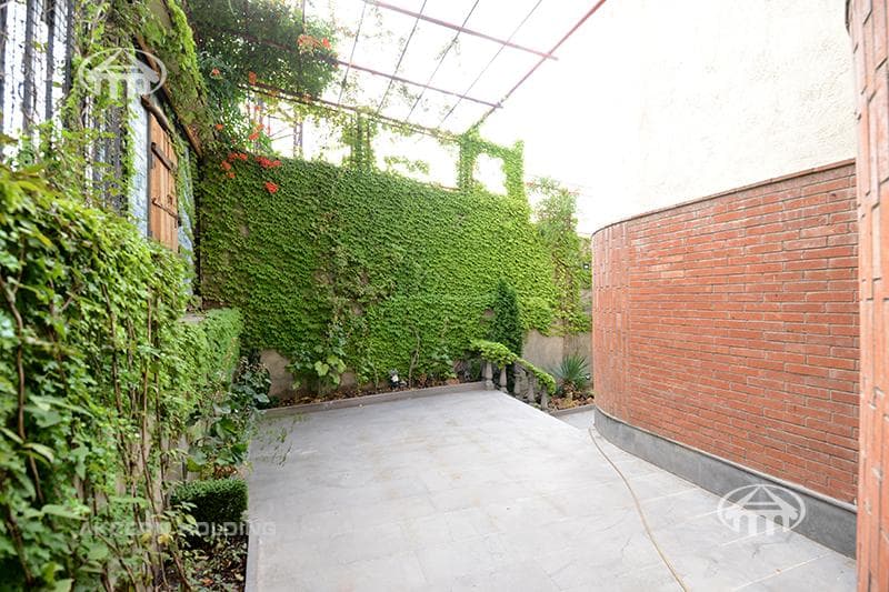 Mansion · 8 rooms · 390 m² · Arabkir
