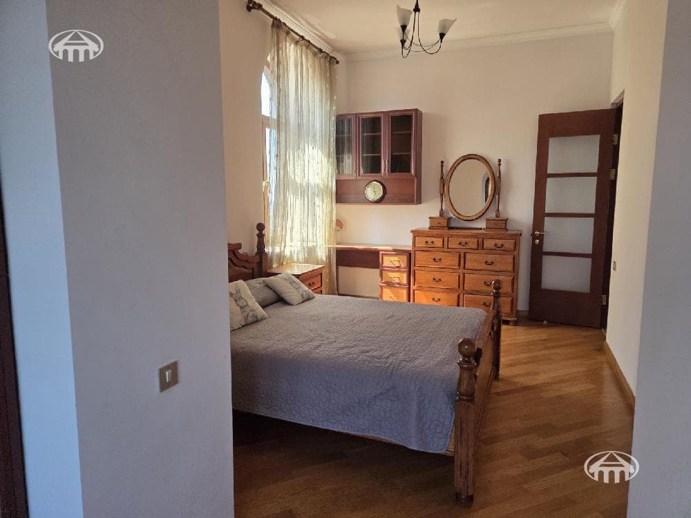 Квартира · 4 комн. · 122 м² · Кентрон