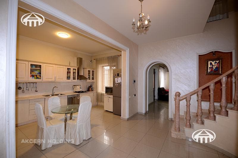 Особняк · 5 комн. · 327 м² · Аджапняк