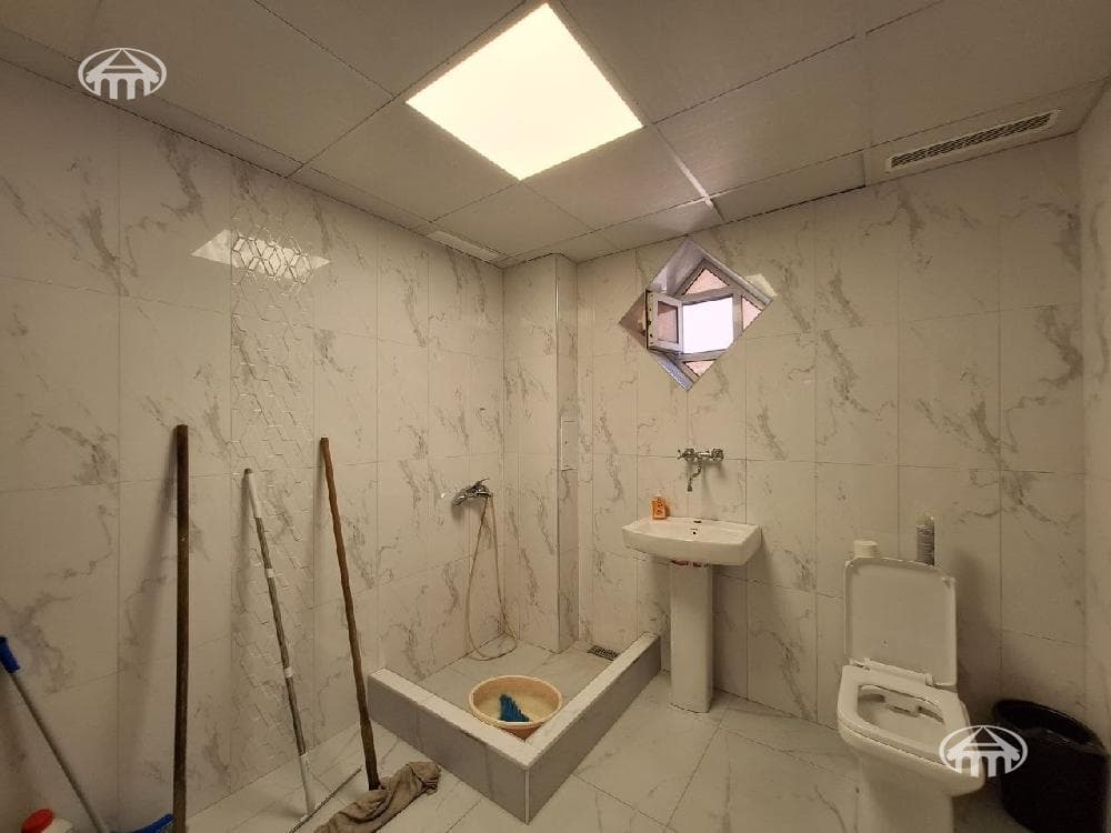 Commercial property · 440 m² · Jrvej