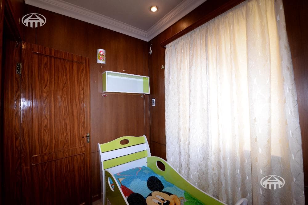 Սեփական տուն · 4 սեն. · 285 մ² · Էրեբունի