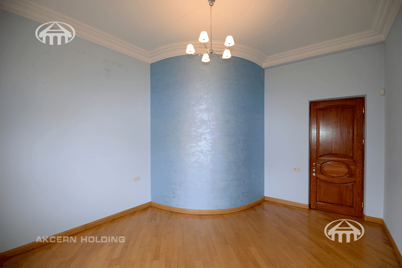 Mansion · 7 rooms · 243 m² · Kentron