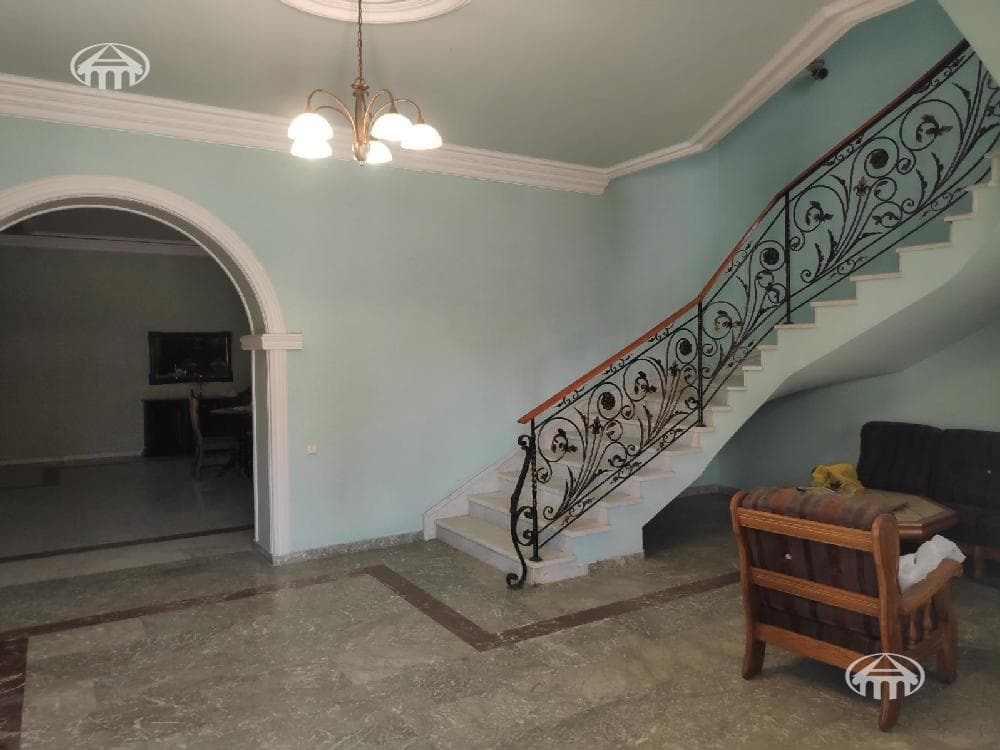 Mansion · 5 rooms · 300 m² · Arinj
