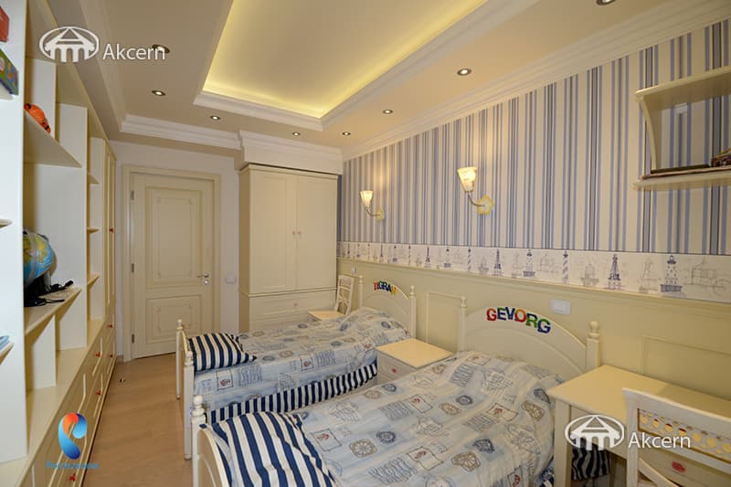 Квартира · 4 комн. · 174 м² · Кентрон