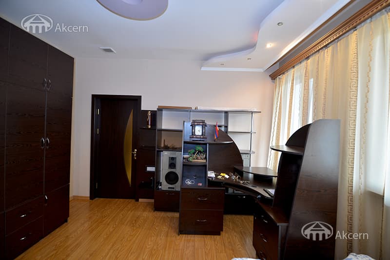 Apartment · 4 rooms · 168 m² · Kentron