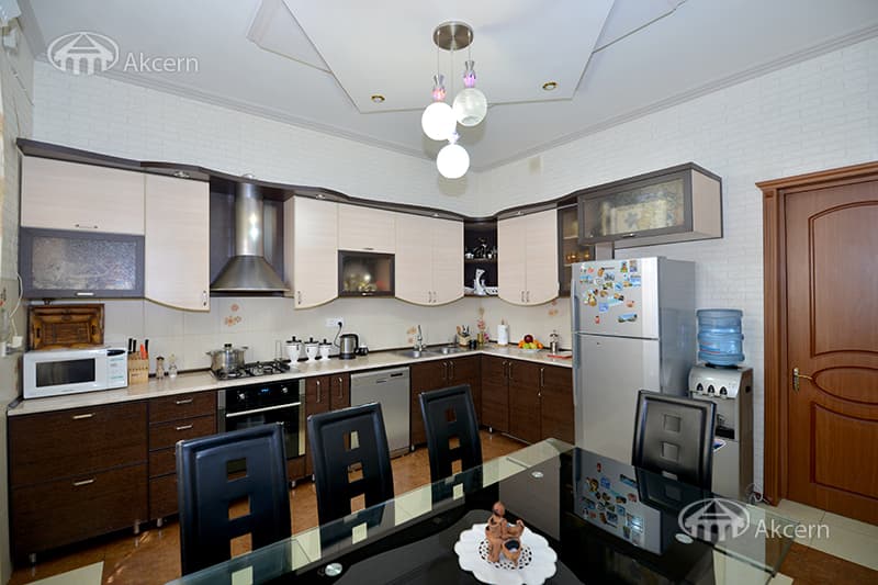 Особняк · 6 комн. · 349 м² · Аджапняк