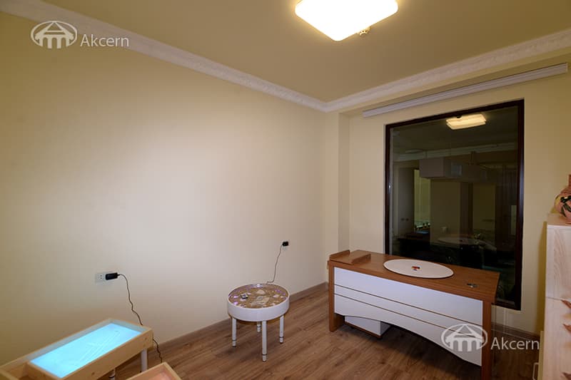 Առանձնատուն · 6 սեն. · 650 մ² · Աջափնյակ