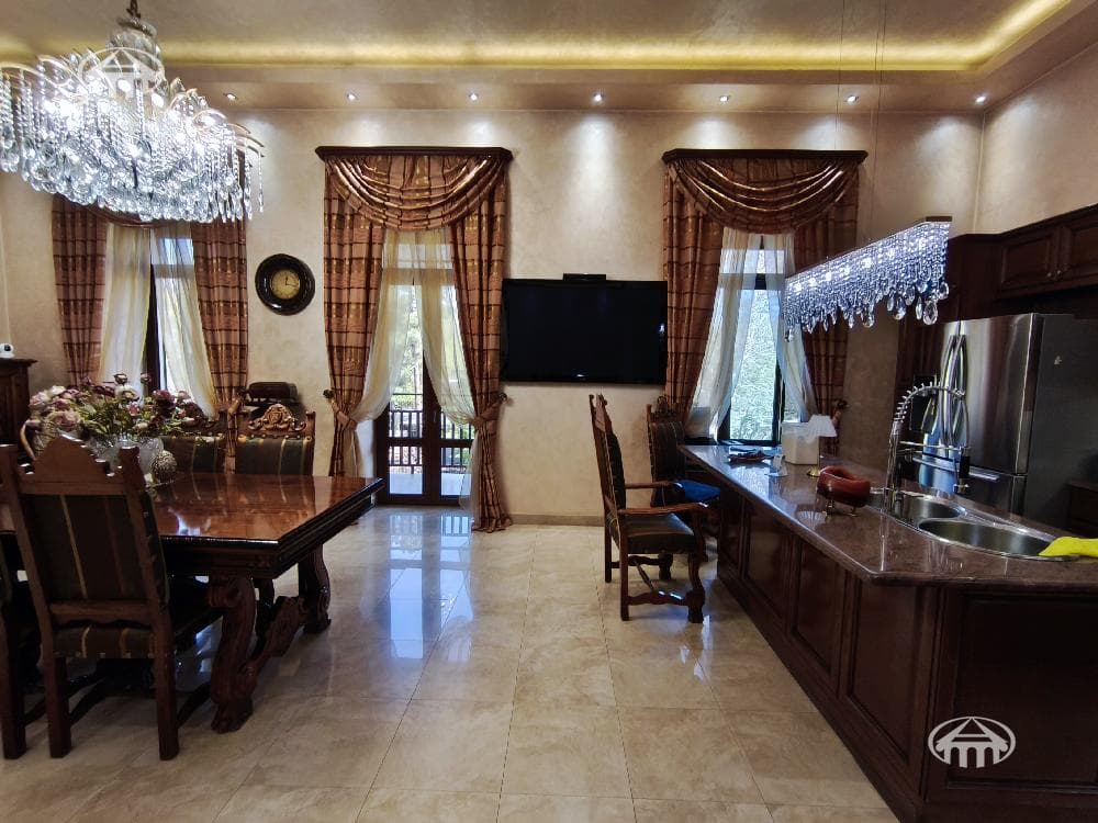 Apartment · 4 rooms · 210 m² · Kentron