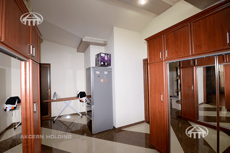 Apartment · 5 rooms · 210 m² · Kentron
