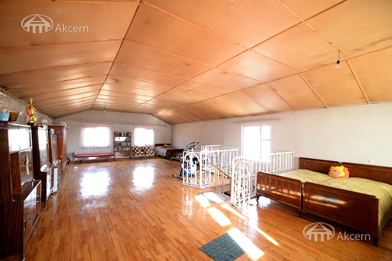 House · 7 rooms · 460 m² · Kentron