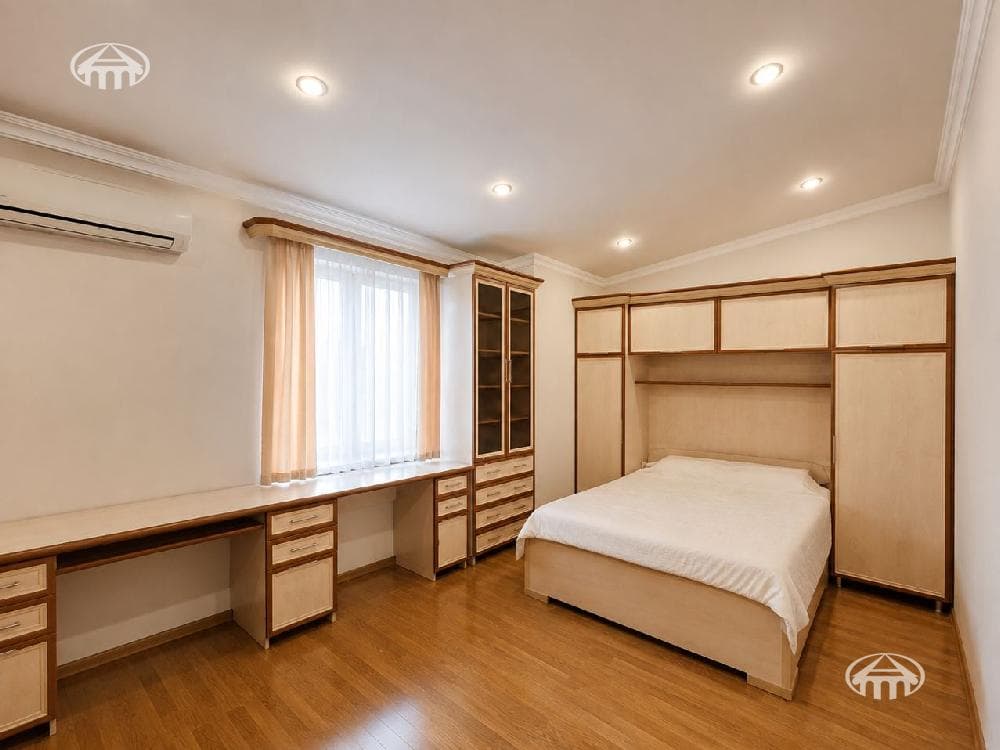Квартира · 5 комн. · 181 м² · Кентрон