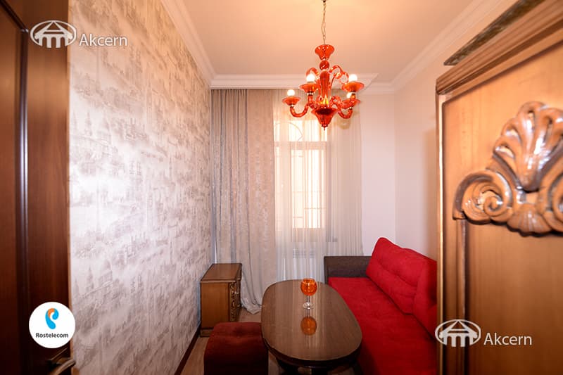 Дом · 4 комн. · 340 м² · Кентрон