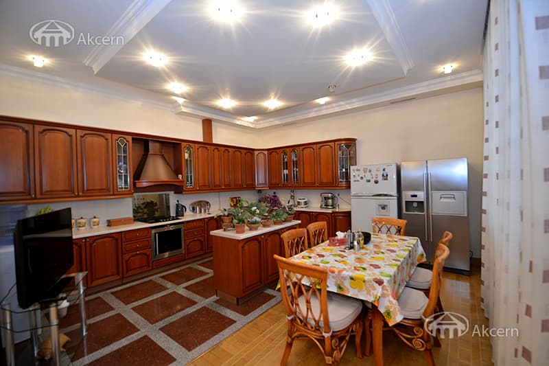 Особняк · 6 комн. · 437 м² · Аван
