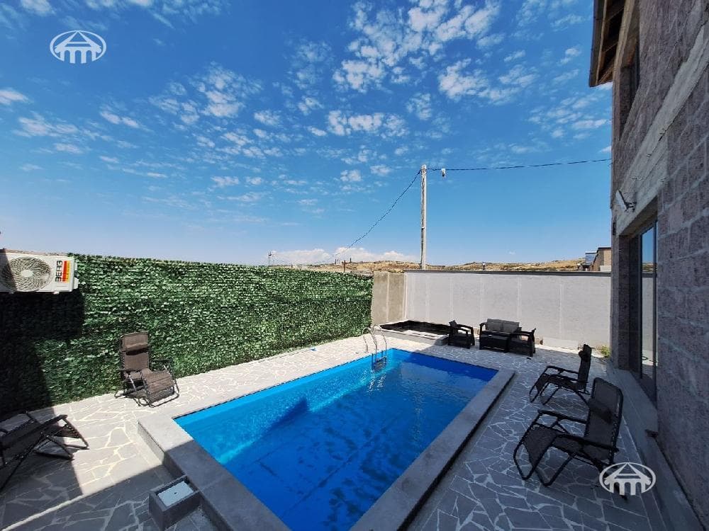 Mansion · 6 rooms · 246 m² · Zovuni