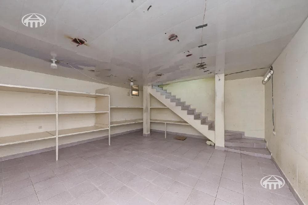 Retail · 100 m² · Erebuni