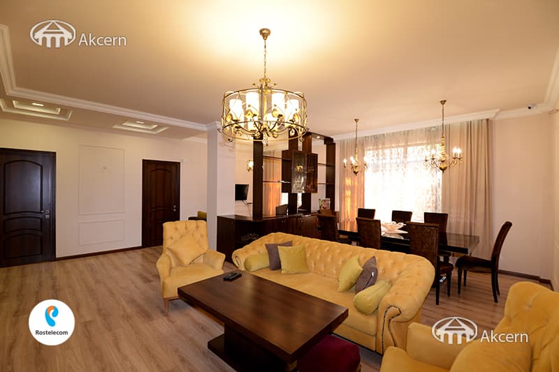 Дом · 4 комн. · 340 м² · Кентрон