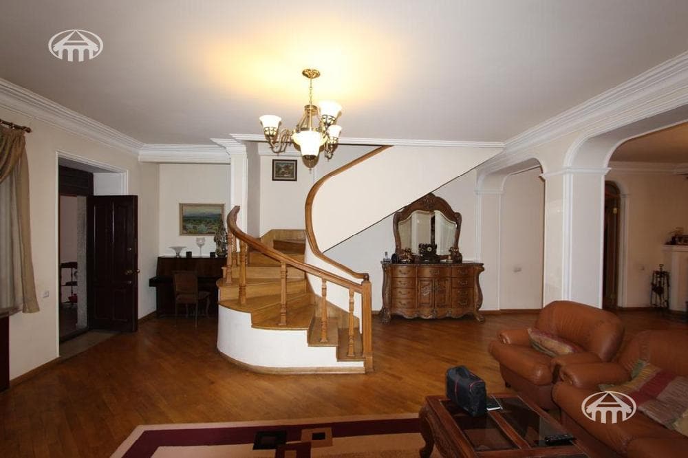 Дом · 5 комн. · 435 м² · Арабкир
