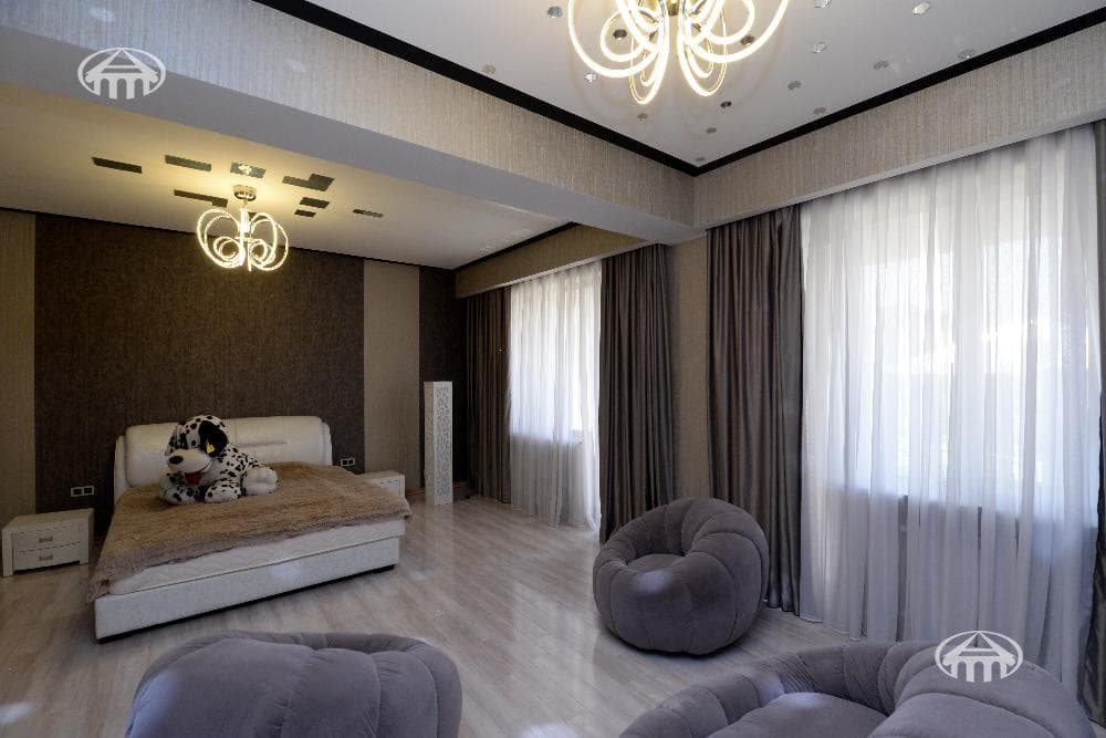 Mansion · 5 rooms · 600 m² · Arabkir
