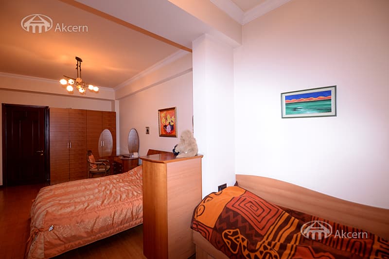 Квартира · 4 комн. · 186 м² · Кентрон