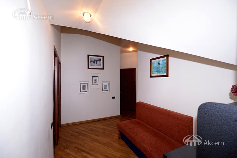 Hotel · 230 m² · Kentron