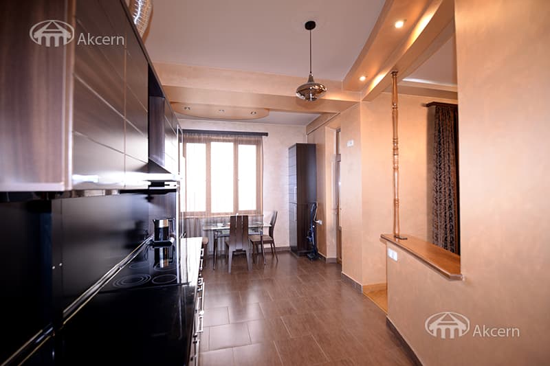 Квартира · 3 комн. · 179 м² · Арабкир
