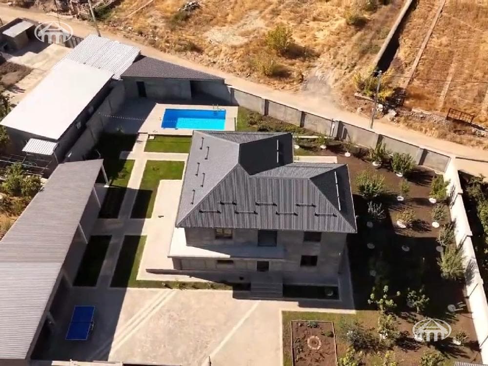 Առանձնատուն · 6 սեն. · 256 մ² · Մերձավան