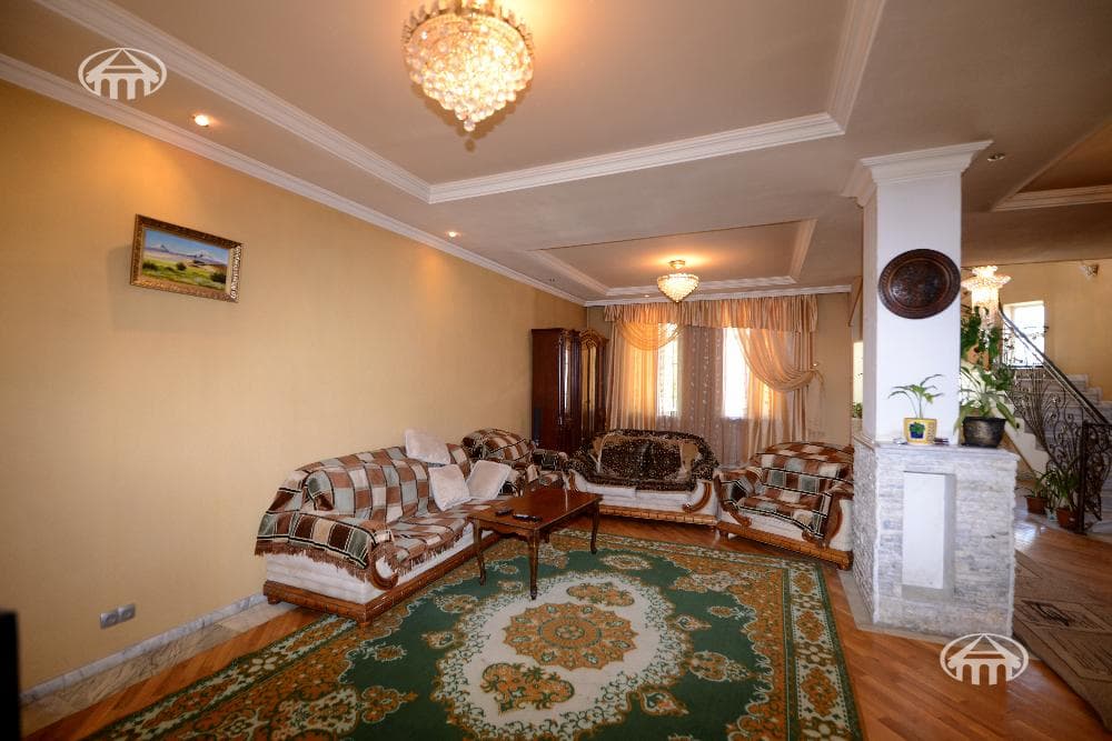Առանձնատուն · 5 սեն. · 319 մ² · Քանաքեռ-Զեյթուն