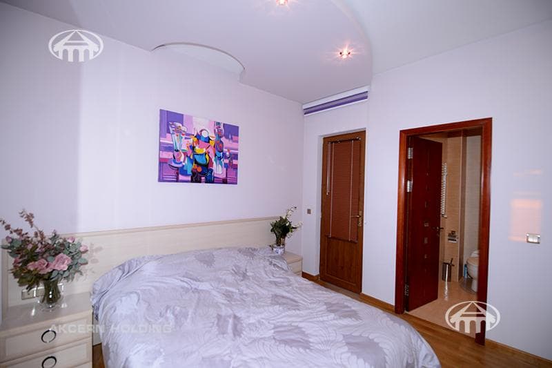 Apartment · 5 rooms · 298 m² · Kentron