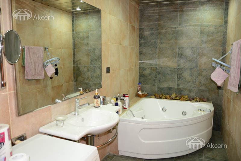 Apartment · 3 rooms · 90 m² · Kentron
