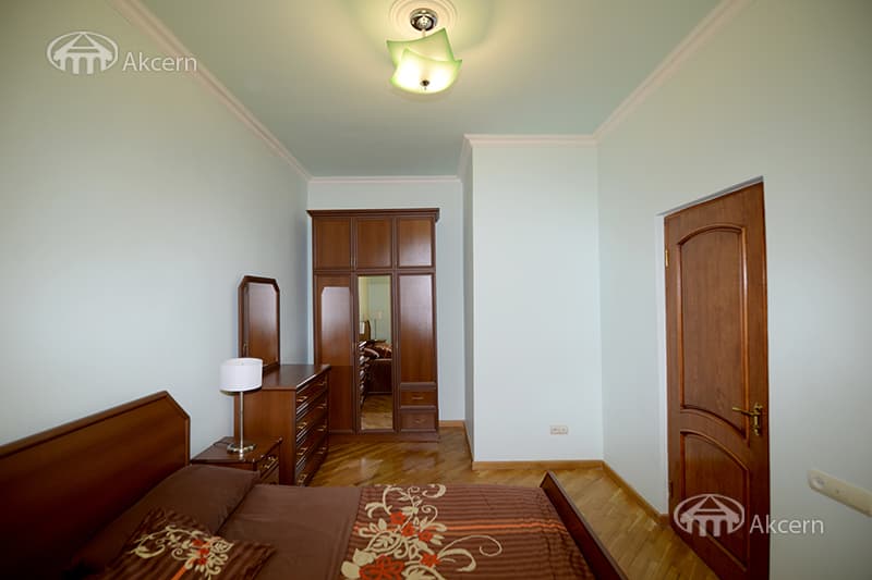 Mansion · 4 rooms · 273 m² · Ajapnyak