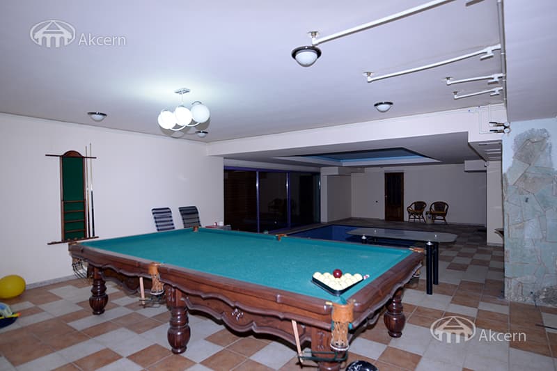 Особняк · 7 комн. · 650 м² · Кентрон