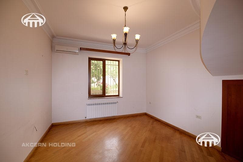 Особняк · 7 комн. · 243 м² · Кентрон