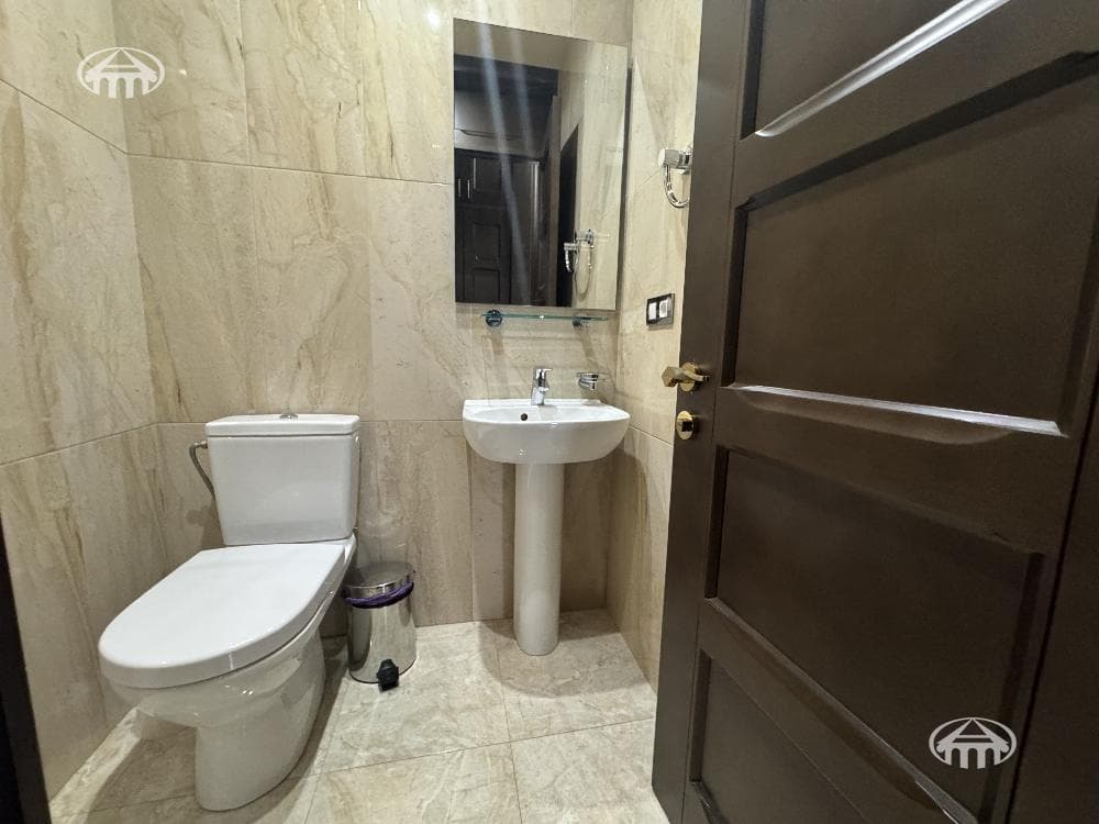 Квартира · 3 комн. · 160 м² · Кентрон
