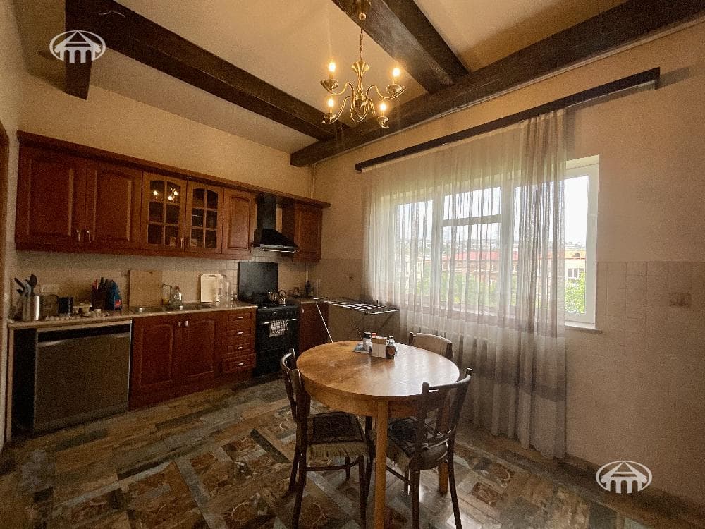 Квартира · 3 комн. · 107 м² · Кентрон