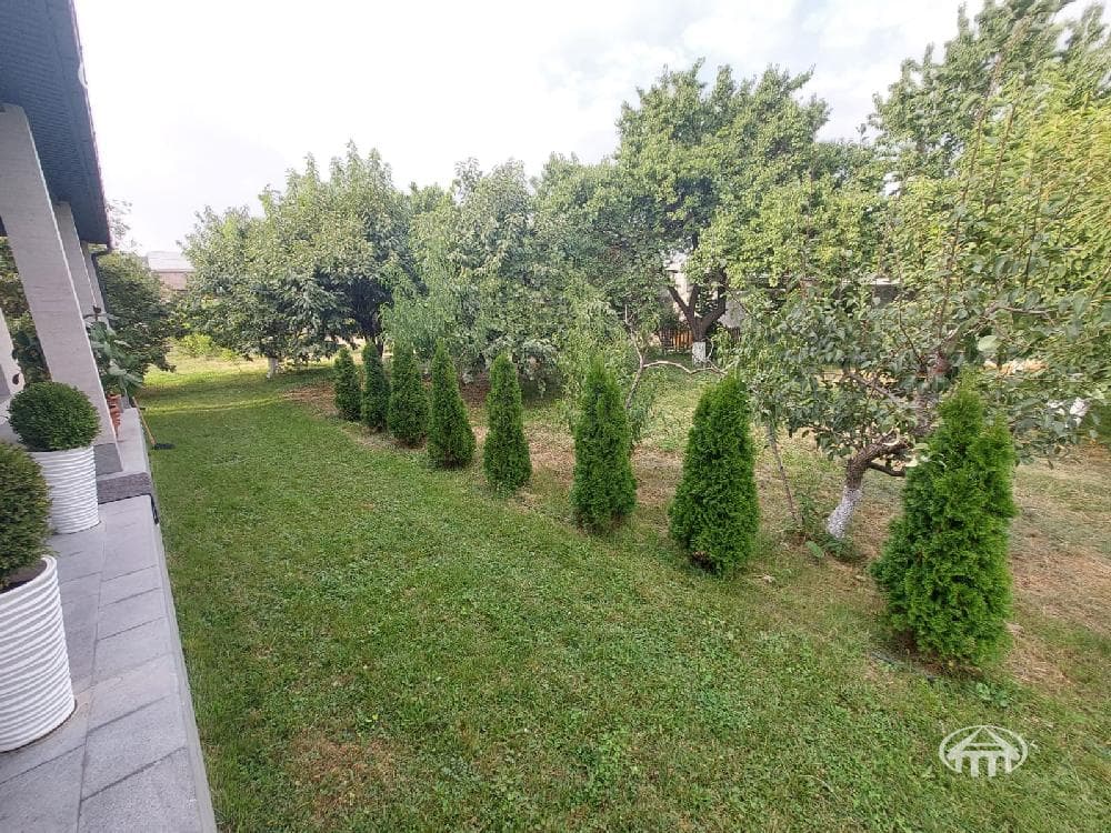 Mansion · 5 rooms · 150 m² · v. Arinj