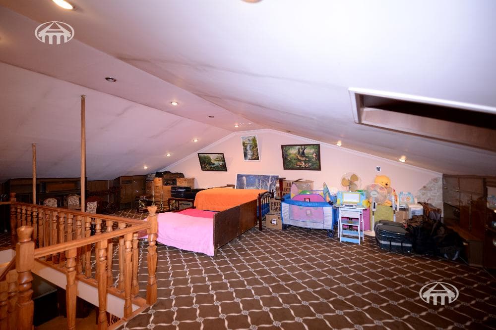 House · 4 rooms · 285 m² · Erebuni