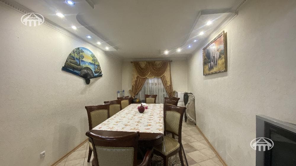 Квартира · 5 комн. · 105 м² · Кентрон