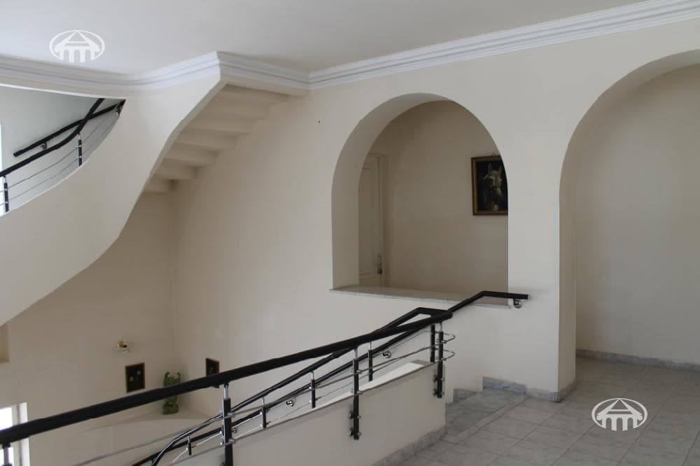 Особняк · 9 комн. · 700 м² · Арабкир